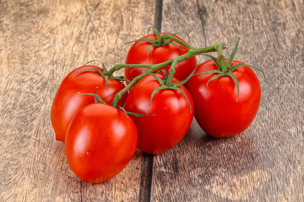 2400-raw-red-flamenco-tomato-branch-2