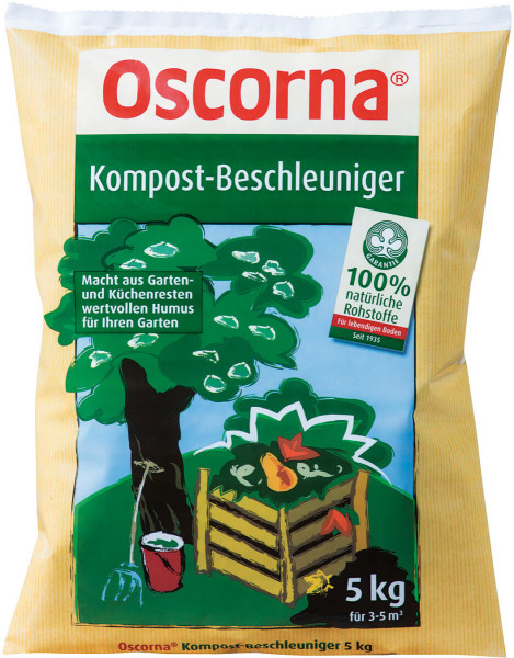 Produktbild von Oscorna-Kompost-Beschleuniger in einer 5kg Verpackung mit einem illustrierten Gartenkompost und Hinweis auf 100 Prozent natürliche Rohstoffe.