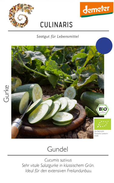 Produktbild von Culinaris BIO Salatgurke Gundel mit aufgeschnittenen Gurken auf einem Holzbrett Demeter Logo und Textinformationen zum biologischen Anbau und der Sorte Gundel.