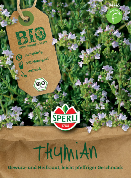 Produktbild von Sperli BIO Thymian auf einer Packung mit blühenden Thymianpflanzen, Produktlogo, Preisetikett und Informationen wie mehrjährig, kübelgeeignet und duftend.