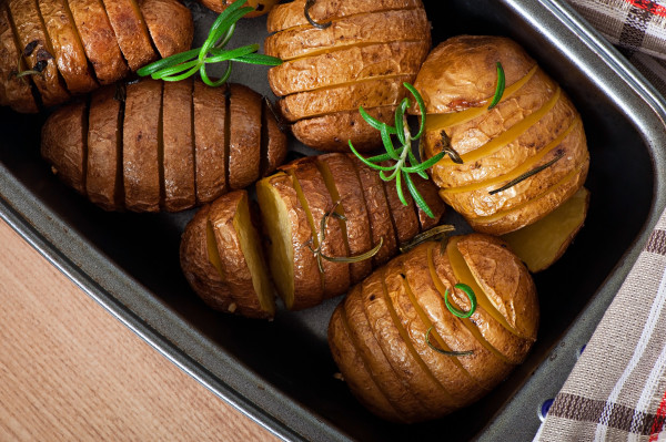 large-baked-potatoes-with-rosemary-and-garlic
