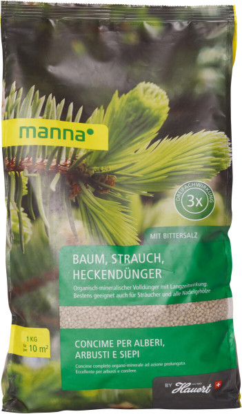 Produktbild von MANNA Baum Strauch und Heckenduenger 1kg zeigt eine Verpackung mit Nahaufnahme von Nadelbaumzweigen und Informationen zu Inhaltsstoffen und Anwendung auf Deutsch und Italienisch.