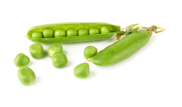 large-green-peas-isolated