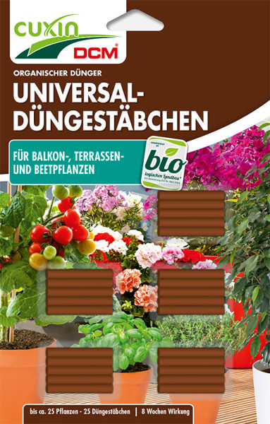 Produktbild von Cuxin DCM Universal-Düngestäbchen für Balkon, Terrassen- und Beetpflanzen mit Verpackung und verschiedenen blühenden Pflanzen im Hintergrund