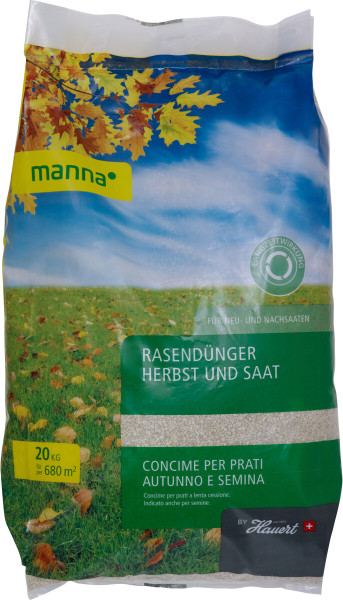 Produktbild von MANNA Rasendünger Herbst und Saat 20kg Verpackung mit Herbstlaubmotiv und Informationen zur Langzeitwirkung sowie Angaben zur Flächenabdeckung und Nutzung auf Deutsch und Italienisch.