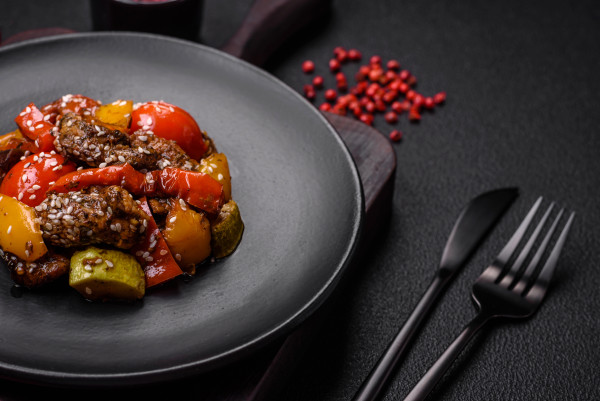 2400-warm-salad-with-veal-tomatoes-peppers-zucchini-sesame-salt-spices-and-herbs