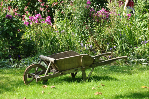 wheelbarrow-1232408_1280