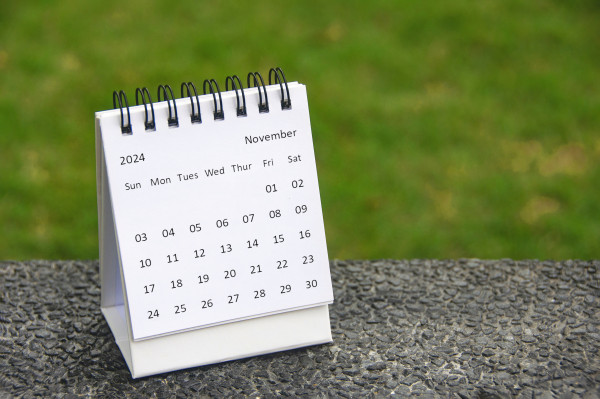 2400-november-2024-table-calendar-with-customizable-space-for-text-calendar-concept-and-copy-space