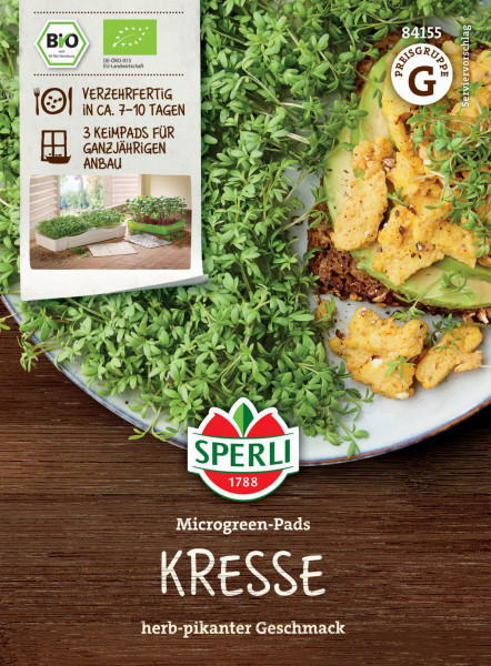 Produktbild von Sperli BIO Microgreen-Pads Kresse mit Abbildung des Wachstumsprozesses und Verwendung als Garnitur auf einem belegten Brot sowie Produkt- und Markeninformationen.
