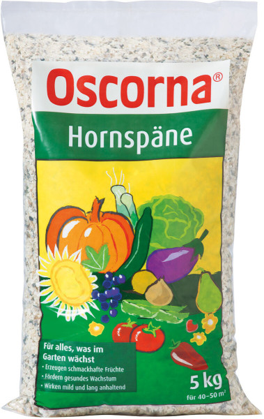 Produktbild von Oscorna-Hornspäne in einer 5kg Verpackung mit farbigen Abbildungen von Gemüse und Früchten sowie Produktinformationen auf Deutsch.