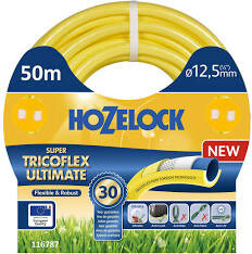 Produktbild des Hozelock Super Tricoflex Ultimate Schlauches mit 50 m Länge und 25 mm Durchmesser auf einer Kartonrolle mit Markenlogo, Produktmerkmalen und Hinweis auf 30 Jahre Garantie.