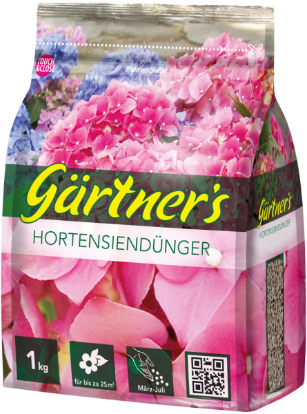 Produktbild von Gärtners Hortensiendünger 1kg Beutel mit blühenden Hortensien und Angaben zur Anwendungsdauer von März bis Juli.