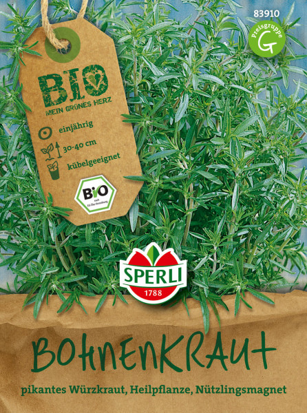 Produktbild von Sperli BIO Bohnenkraut mit Kennzeichnungen zu einjähriger Pflanze und Kultivierungsinformationen auf einem Papieretikett vor einem Hintergrund mit Bohnenkrautblättern