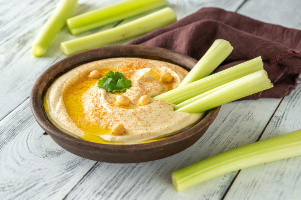 2400-hummus-with-celery