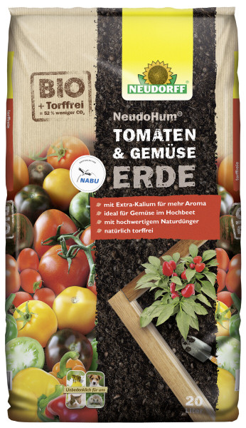 Produktbild von Neudorff NeudoHum Tomaten- und GemueseErde 20 Liter mit Hinweisen auf Extra-Kalium, Eignung fuer Hochbeete, hochwertigen Naturduenger, torffrei und dem NABU Logo sowie Abbildungen von Tomaten und Gartenwerkzeug.