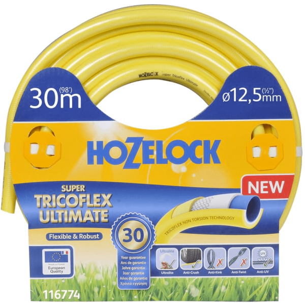 Produktbild des Hozelock Super Tricoflex Ultimate Schlauch 30 m Durchmesser 12, 5, mm in gelber Farbe mit Verpackungsinformationen und Eigenschaftsicons.