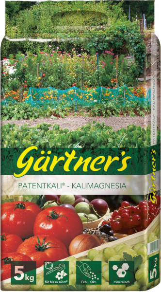 Produktbild von Gaertners Patentkali Kalimagnesia 5kg mit einem Gemuesegarten im Hintergrund sowie Tomaten und anderen Gartenfruechten im Vordergrund samt Produktinformationen auf Deutsch.