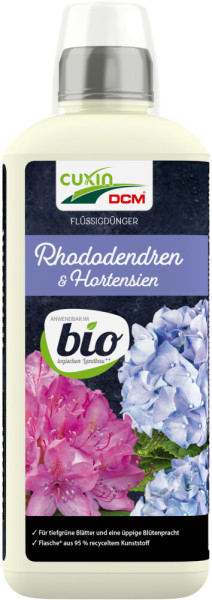 Produktbild des Cuxin DCM Flüssigdüngers für Rhododendron und Hortensien BIO in einer 0, 8, l Flasche mit Hinweis auf biologischen Landbau und umweltfreundliche Verpackung.