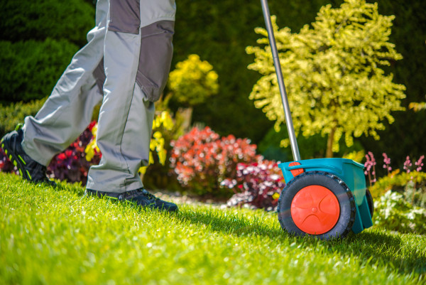 large-garden-spreader-in-use