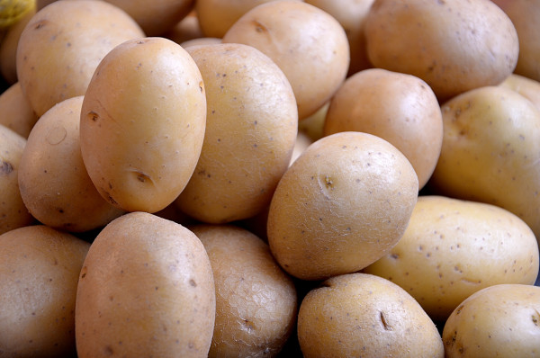 potatoes-1492640_1920