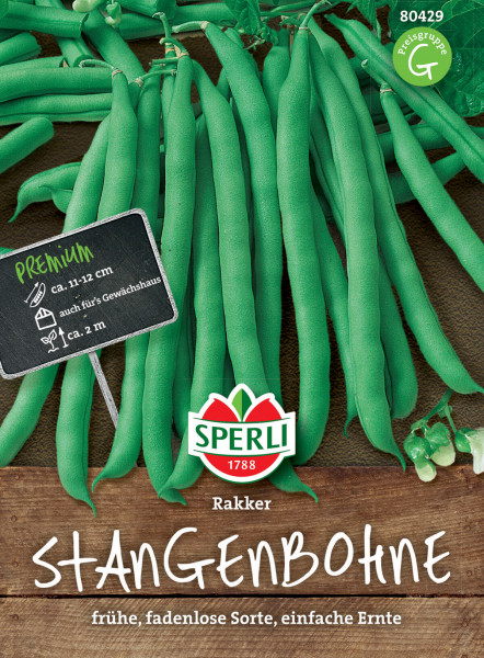 Produktbild von Sperli Stangenbohne Rakker auf Holzuntergrund mit frischen grünen Bohnen und einem Preisschild mit Produktinformationen.