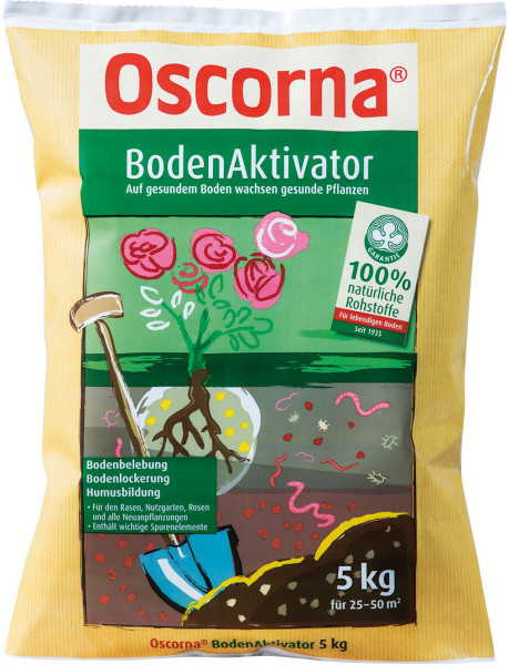 Produktbild von Oscorna-BodenAktivator in einer 5kg Verpackung mit Angaben zu 100 Prozent natürlichen Rohstoffen und Illustrationen zur Bodenbelebung und -lockerung.