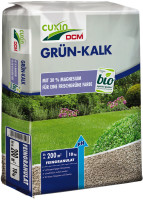 Produktbild von Cuxin DCM Grün-Kalk Feingranulat 10kg Verpackung mit Informationen zu Inhaltsstoffen und Anwendungshinweisen auf einem Hintergrund mit grünem... Produktbild von Cuxin DCM Grün-Kalk Feingranulat 10kg Verpackung mit Informationen zu Inhaltsstoffen und Anwendungshinweisen auf einem Hintergrund mit grünem Rasen und Pflanzen.