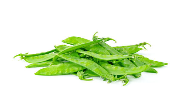 large-green-peas-isolated-on-white-background-1